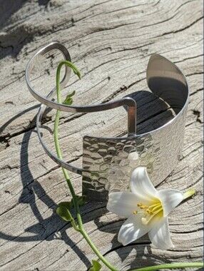 silvertone hammered bangle cuff bracelet w/An open asymmetrical geometric Design